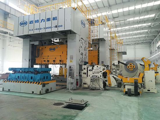 使用沖床三合一送料機(jī)生產(chǎn)前需要做好哪些準(zhǔn)備？